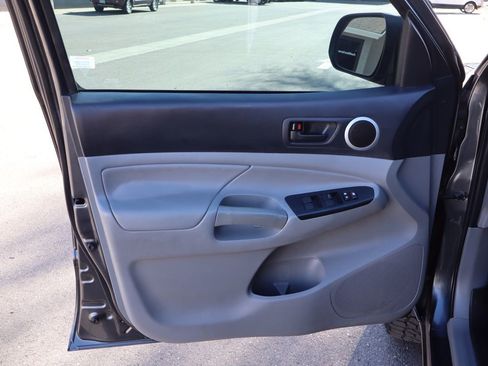 Used 2014 Toyota Tacoma 4x4 Double Cab image 24