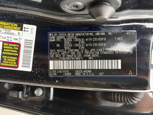 Used 2022 Toyota Highlander LE AWD/4WD image 29