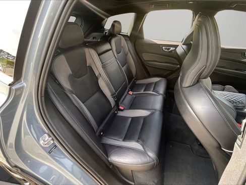 Used 2022 Volvo XC60 B5 R-Design w/ Advanced Package AWD/4WD image 25