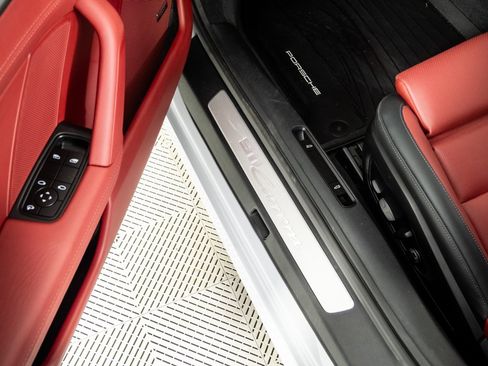 Certified 2025 Porsche 911 Carrera w/ Premium Package image 8