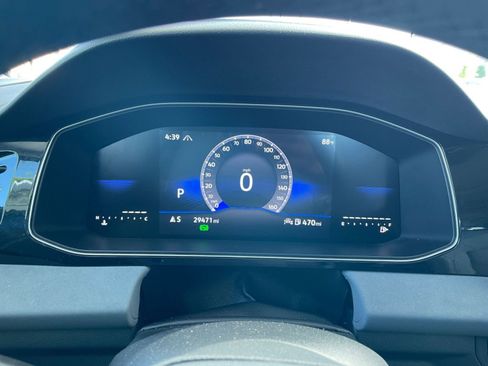 Used 2025 Volkswagen Jetta SE image 44