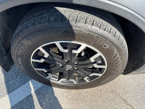 Used 2020 Nissan Pathfinder SL AWD/4WD image 2