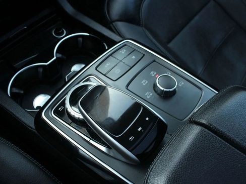 Used 2018 Mercedes-Benz GLS 550 4MATIC image 30