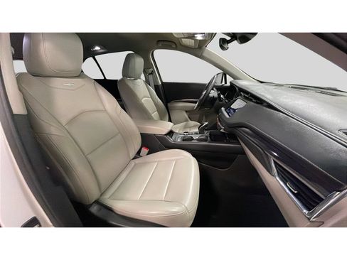 Used 2022 Cadillac XT4 Luxury w/ Trailering Package AWD/4WD image 17
