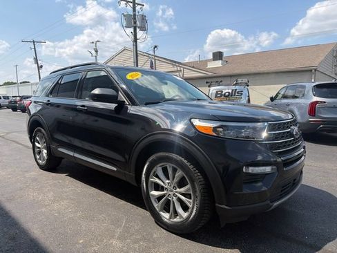 Certified 2024 Ford Explorer XLT w/ Equipment Group 202A AWD/4WD image 1
