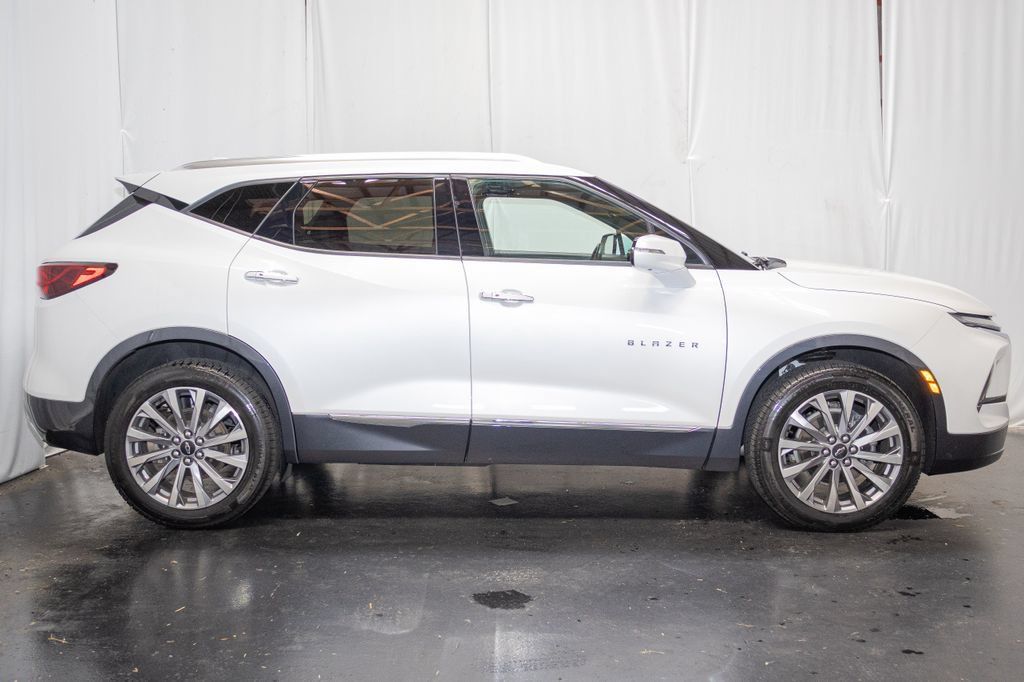 Used 2023 Chevrolet Blazer Premier w/ Driver Confidence II Package AWD/4WD image 3