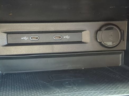 Certified 2022 Volkswagen Tiguan SE R-Line FWD image 24