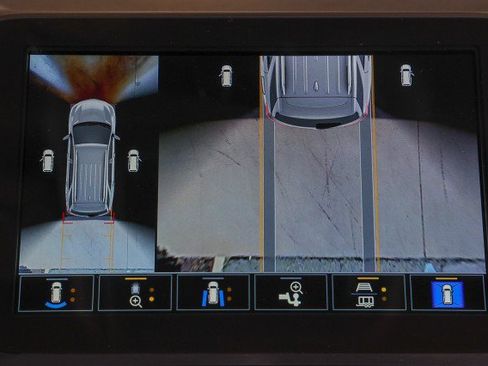 Used 2023 Chevrolet Equinox LT FWD image 18