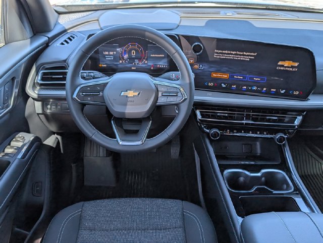 New 2027 Chevrolet Traverse LT w/ Sun and Wheel Package FWD image 4
