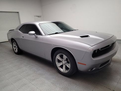 Used 2015 Dodge Challenger SXT RWD image 13