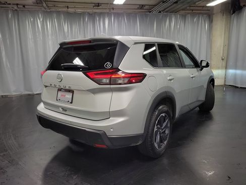 Used 2025 Nissan Rogue SV FWD image 8