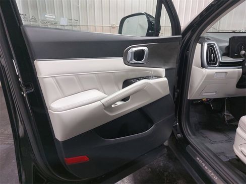 Used 2025 Kia Sorento SX image 54