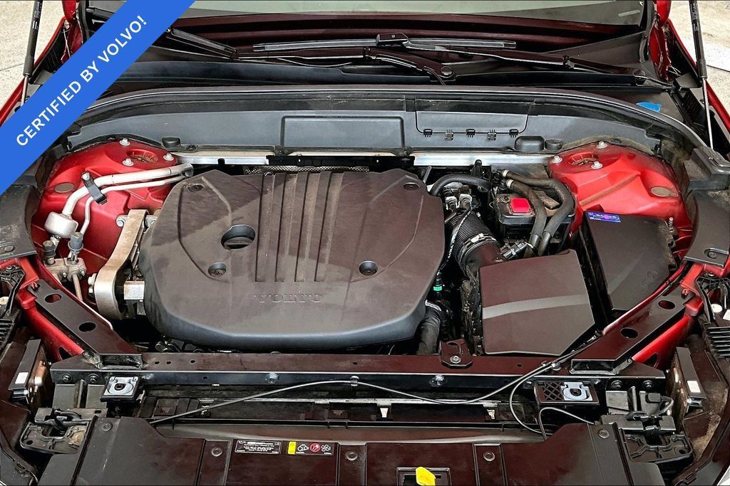 Certified 2024 Volvo XC60 B5 Plus w/ Protection Package Premier AWD/4WD image 11