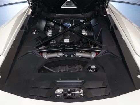 Used 2019 Lamborghini Aventador S image 35