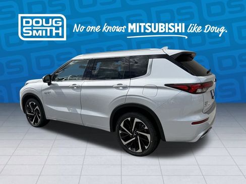 New 2025 Mitsubishi Outlander SEL image 2