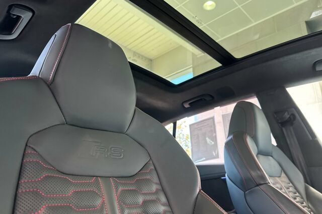 Used 2021 Audi RS Q8 w/ Carbon Optic Package AWD/4WD image 17