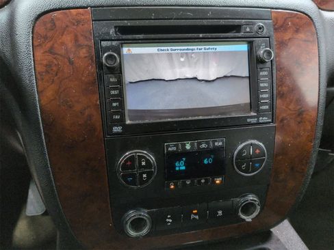 Used 2011 Chevrolet Suburban LT image 29