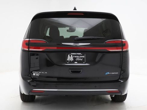 Used 2024 Chrysler Pacifica Select image 7