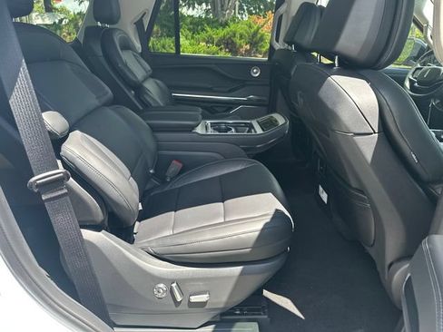 New 2026 Lincoln Navigator Reserve AWD/4WD image 16