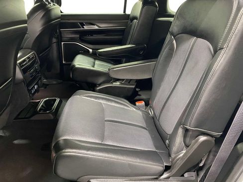 Used 2024 Jeep Wagoneer Series II AWD/4WD image 11