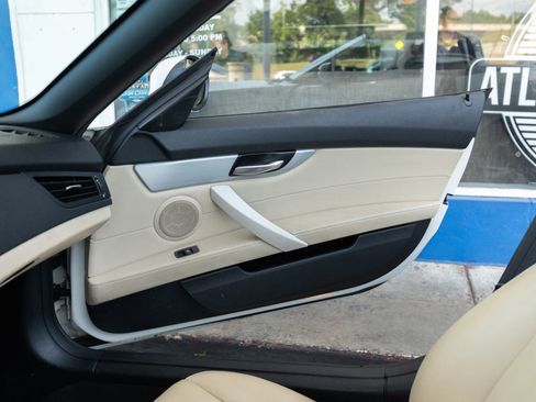 Used 2009 BMW Z4 sDrive35i RWD image 32