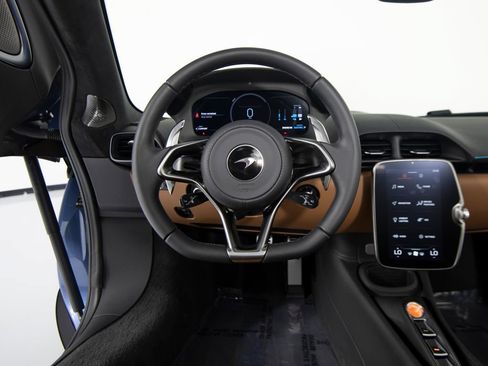 Used 2026 McLaren Artura Spider RWD image 16