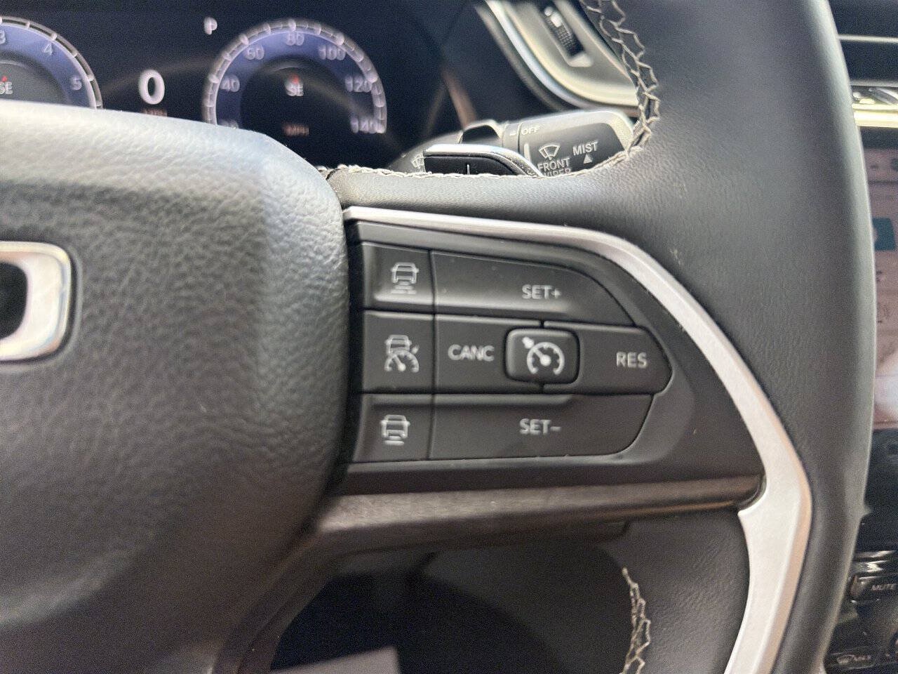 Used 2023 Jeep Grand Cherokee Limited w/ Black Appearance Package AWD/4WD image 35
