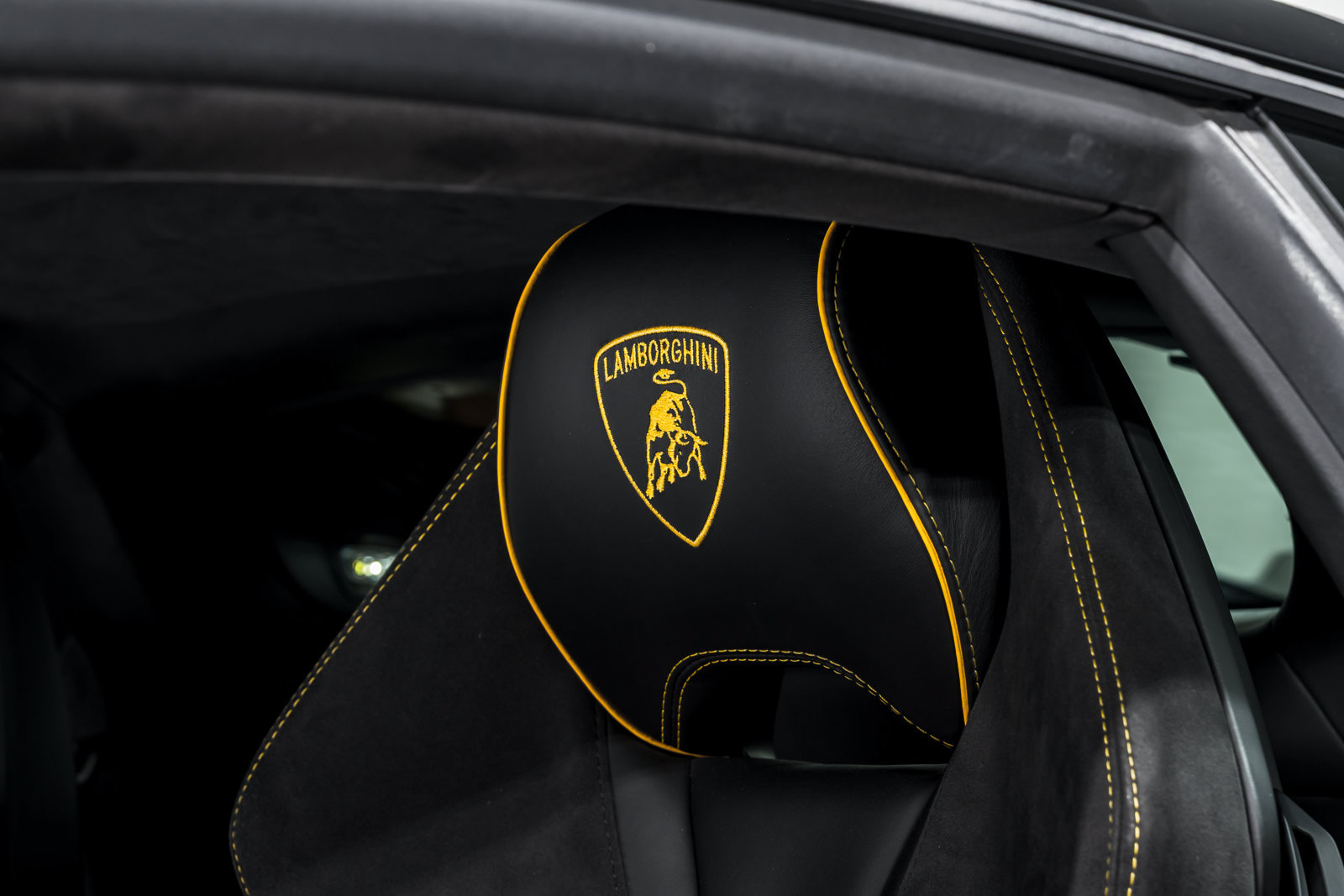 Used 2021 Lamborghini Huracan EVO RWD image 20