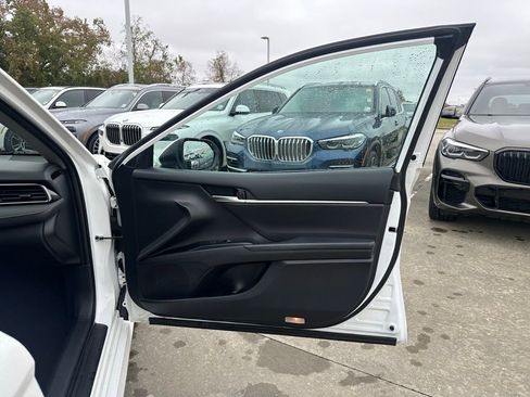 Used 2019 Toyota Camry LE image 27