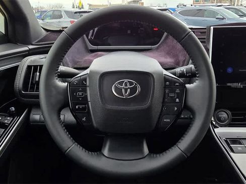 Used 2025 Toyota bZ4X FWD image 12