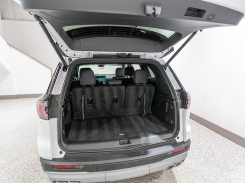 Used 2026 GMC Acadia Elevation w/ Elevation Premium Package FWD image 33