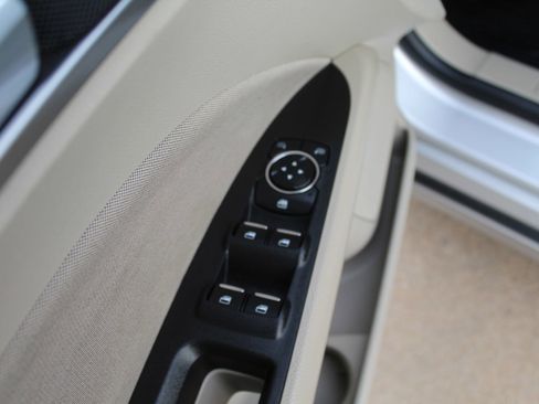 Used 2019 Ford Fusion SE image 26