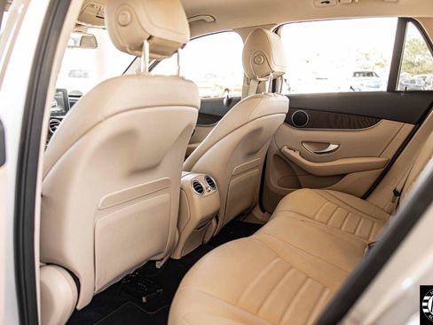 Used 2019 Mercedes-Benz GLC 300 w/ Driver Assistance Package image 28