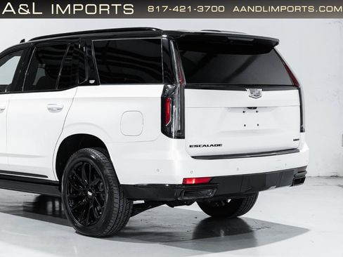 Used 2022 Cadillac Escalade Sport Platinum w/ Heavy-Duty Trailer Package AWD/4WD image 38