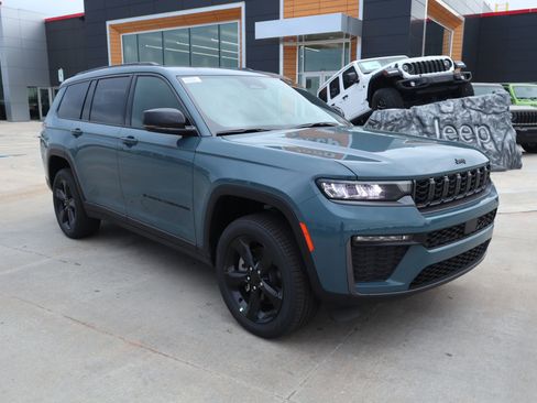 New 2026 Jeep Grand Cherokee L Limited w/ Limited Altitude Package AWD/4WD image 1