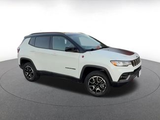 Used 2025 Jeep Compass Trailhawk video 2