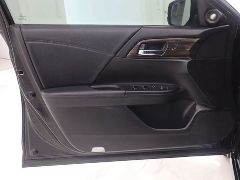 Used 2016 Honda Accord Touring image 11