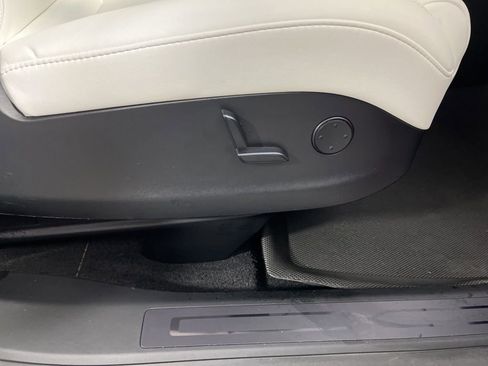 Used 2019 Tesla Model X Long Range image 9
