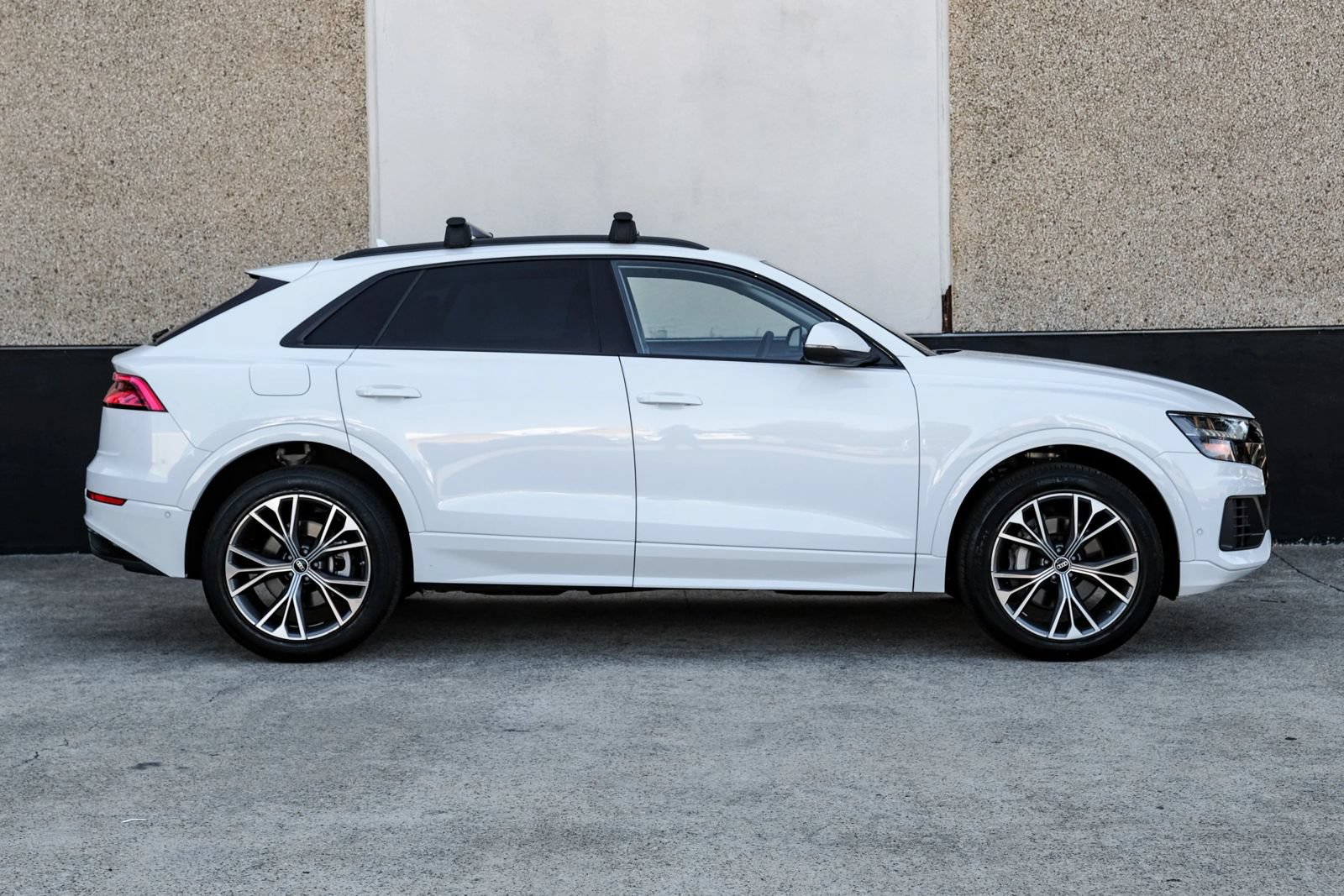 Used 2023 Audi Q8 Premium w/ Convenience Package AWD/4WD image 7