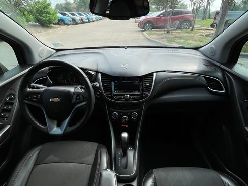 Used 2022 Chevrolet Trax LT w/ LT Convenience Package FWD image 10