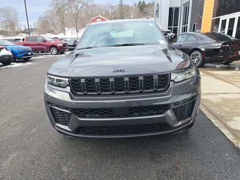 New 2026 Jeep Grand Cherokee Laredo image 2