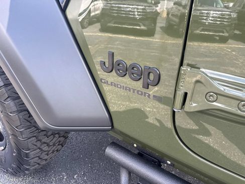 Used 2023 Jeep Gladiator Sport w/ Trailer Tow Package AWD/4WD image 20