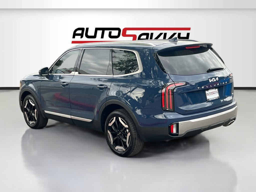 Used 2025 Kia Telluride EX w/ EX Captain's Chair Package AWD/4WD image 5