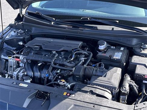 Used 2023 Hyundai Elantra SEL image 19