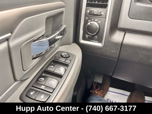 Used 2020 RAM 1500 Classic SLT AWD/4WD image 10