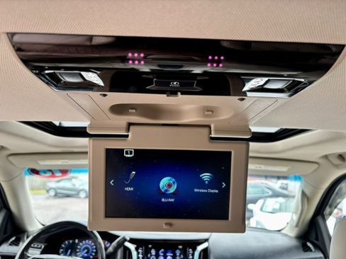 Used 2018 Cadillac Escalade Premium Luxury image 27