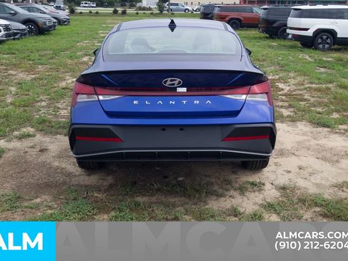 Used 2025 Hyundai Elantra Sport FWD image 7
