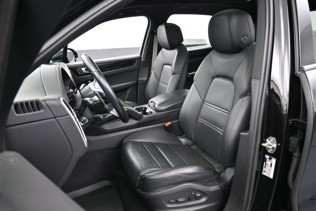 Certified 2023 Porsche Cayenne S Platinum AWD/4WD image 5