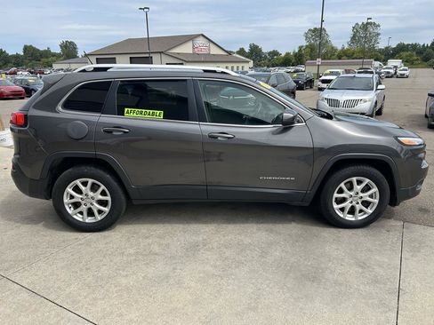 Used 2015 Jeep Cherokee Latitude w/ Cold Weather Group AWD/4WD image 4