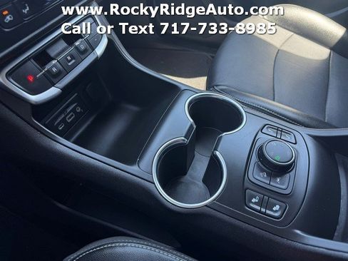 Used 2024 GMC Terrain SLT AWD/4WD image 21
